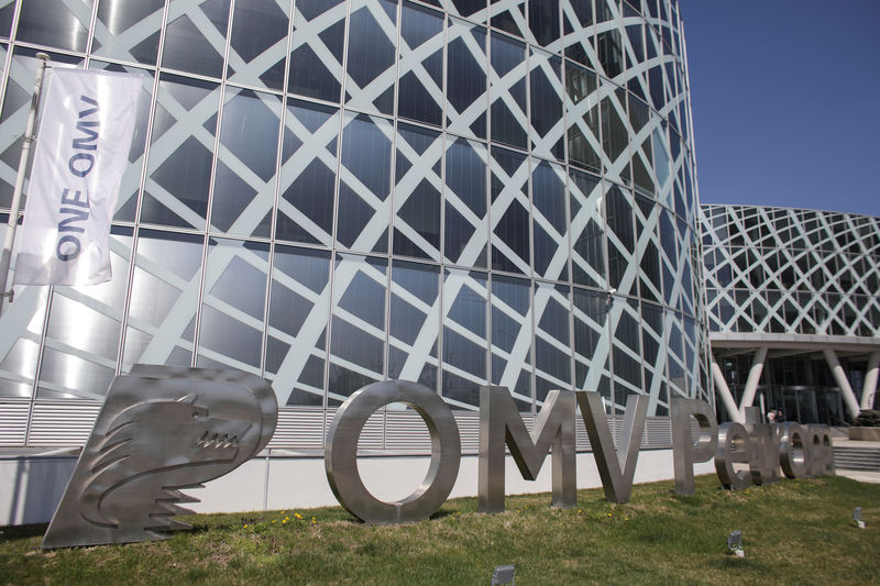 © Reuters. The logo of Romanian integrated oil company OMV Petrom is pictured outside its headquarters in Bucharest