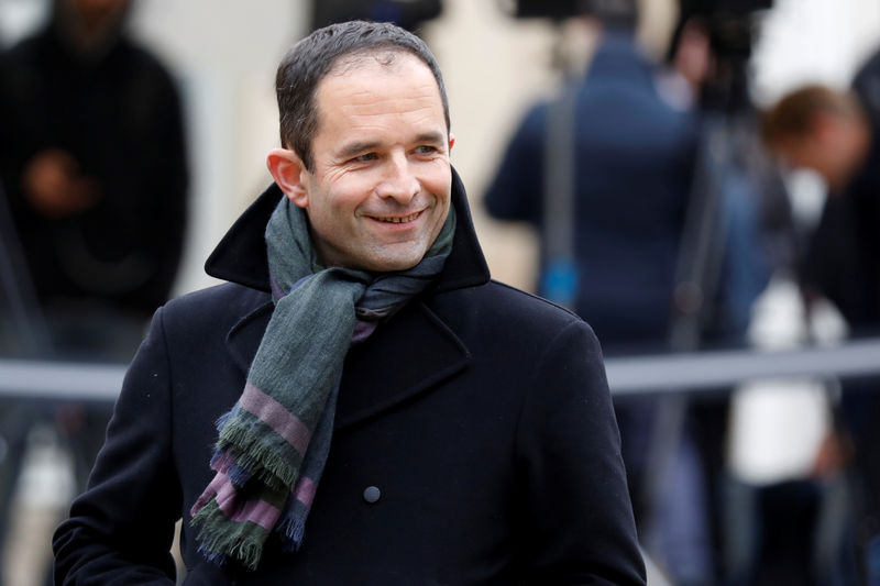 © Reuters. EUROPEENNES: HAMON, ASSELINEAU ET PHILIPPOT S'INVITENT AU DÉBAT DE FRANCE 2