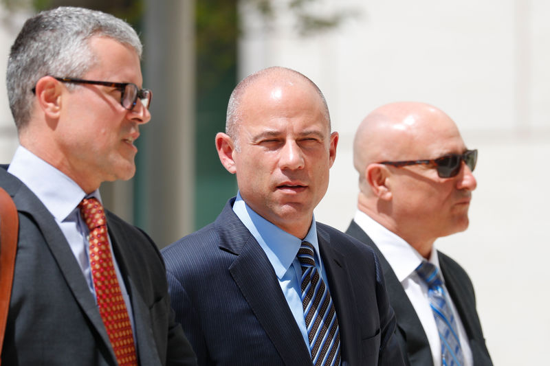 © Reuters. Attorney Michael Avenatti arrives to appear at the U.S. District Court to face embezzlement and fraud charges in Santa Ana