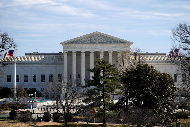 © Reuters. FILE PHOTO: The Supreme Court building is seen from the U.S. Capitol in Washington