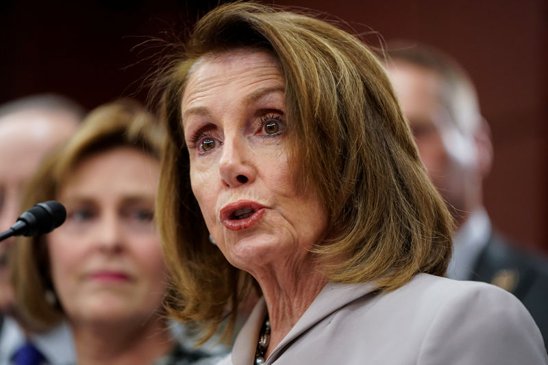 © Reuters. FILE PHOTO:  U.S. Speaker of the House Pelosi speaks during introduction of Climate Action Now Act in Washington