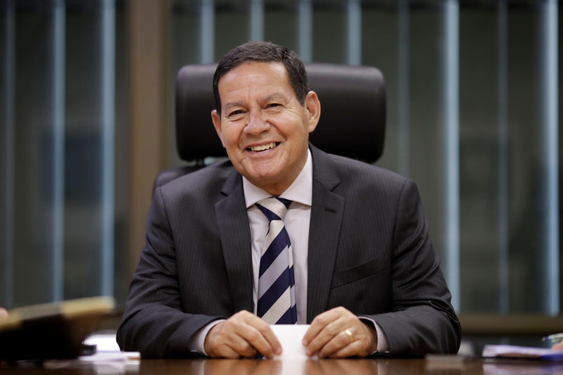 © Reuters. Vice-presidente Hamilton Mourão durante entrevista à Reuters