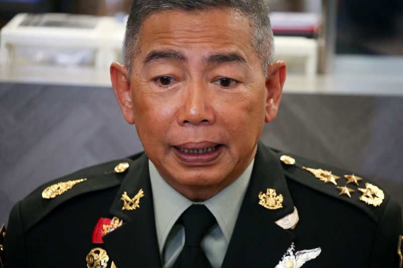 © Reuters. قائد الجيش في تايلاند يحذر من خروج احتجاجات في أعقاب انتخابات متنازع عليها