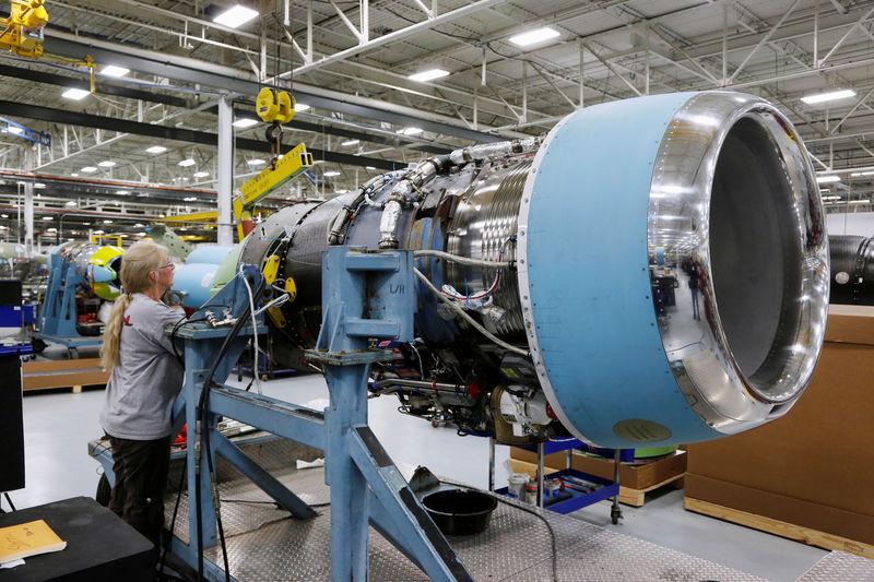 © Reuters. FILE PHOTO: Cessna employee Lee York works on an engine of a Cessna business jet at the assembly line at their manufacturing plant in Wichita