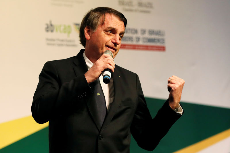 © Reuters. Brazilian President Jair Bolsonaro speaks at an event with Israeli and Brazilian business people, attended by Israeli Prime Minister Benjamin Netanyahu, in Jerusalem