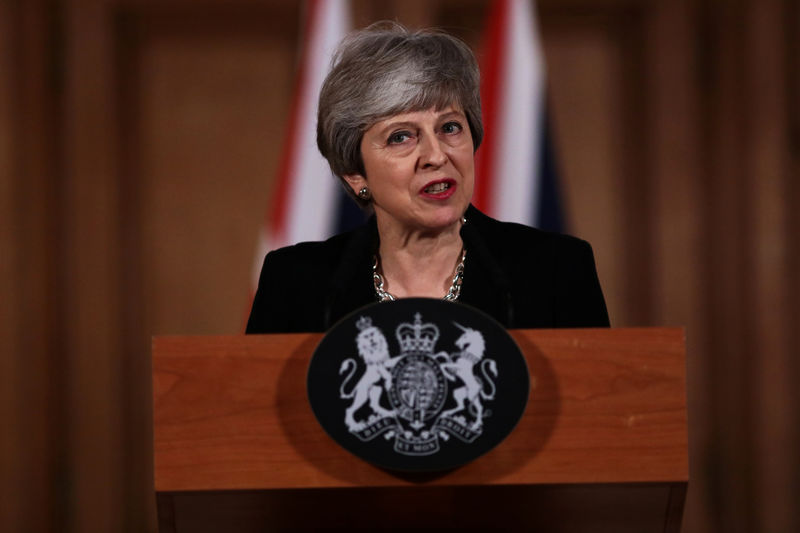 © Reuters. La primera ministra británica, Theresa May, ofrece una rueda de prensa tras una reunión de gabinete en Londres.