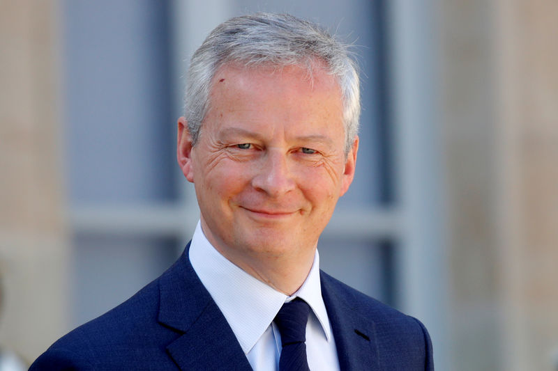 © Reuters. FILE PHOTO: French Finance and Economy Minister Bruno Le Maire leaves after a meeting at the Elysee Palace in Paris