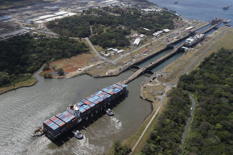 © Reuters. Vista aérea de parte do Canal do Panamá