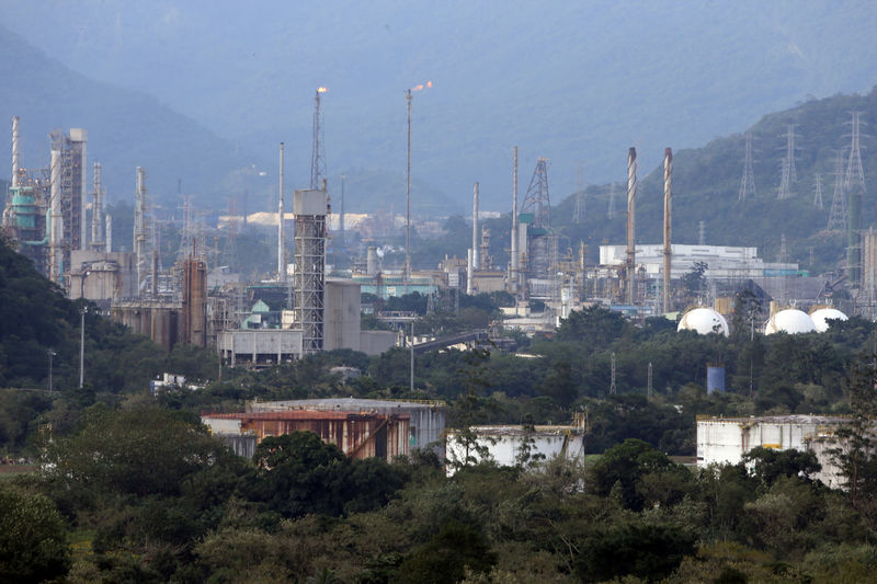 © Reuters. Indústrias químicas em Cubatão (SP)