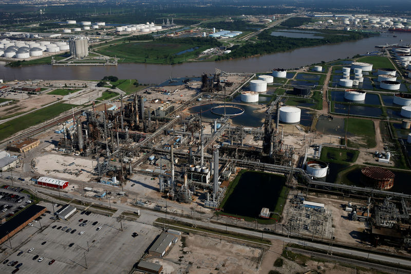© Reuters. Vista aérea do sistema de refinarias de Pasadena, Texas (EUA)