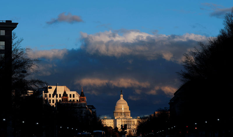 © Reuters. FILE PHOTO: The U.S. Capitol is seen after Special Counsel Mueller handed in report on his Trump-Russia investigation in Washington