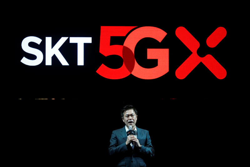 © Reuters. Park Jung-ho, CEO of SK Telecom, attends a launching ceremony for its 5G service, in Seoul