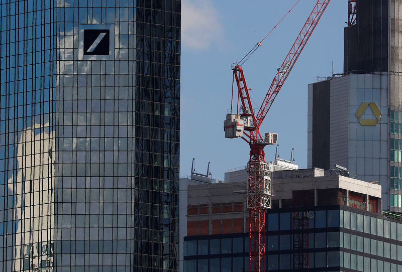 © Reuters. FILE PHOTO: Headquarters of Commerzbank and Deutsche Bank (L) are photographed in Frankfurt
