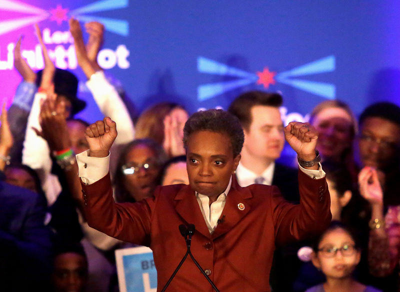 © Reuters. Mayoral candidate Lori Lightfoot clinches her fists as she speaks during her election night celebration after defeating her challenger Toni Preckwinkle in a runoff election in Chicago