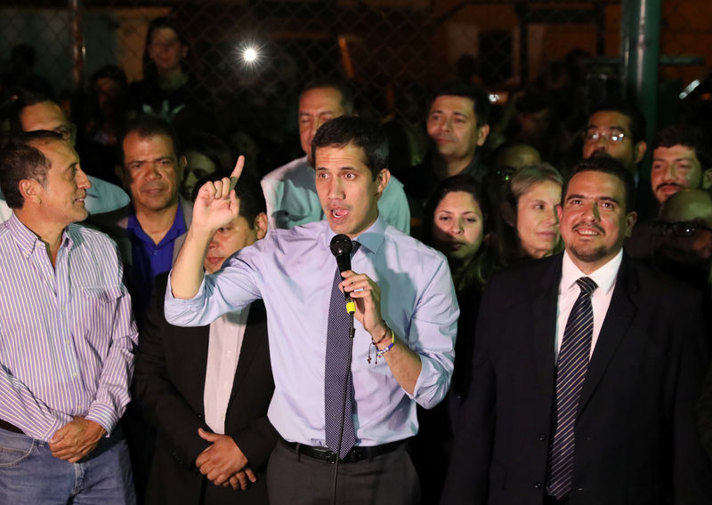 © Reuters. FILE PHOTO - Venezuelan opposition leader Juan Guaido, who many nations have recognized as the country's rightful interim ruler, talks to the media during a news conference in Caracas