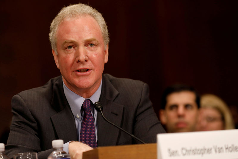 © Reuters. FILE PHOTO: Sen. Christopher Van Hollen (D-MD) introduces Rod Rosenstein, nominee to be Deputy Attorney General, prior to his testimony before the Senate Judiciary Committee