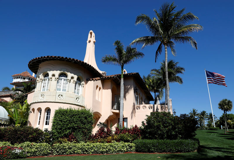 © Reuters. FILE PHOTO: Trump's Mar-a-Lago estate in Palm Beach, Florida