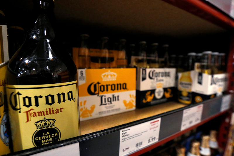 © Reuters. FILE PHOTO:  Corona beers are pictured at a BevMo! store ahead of Constellation Brands Inc company results in Pasadena