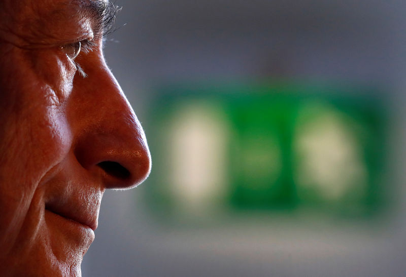 © Reuters. FILE PHOTO: Mario Draghi, President of the European Central Bank (ECB) is seen next to an emergency exit sign as he arrives at the conference "The ECB and its watchers" in Frankfurt