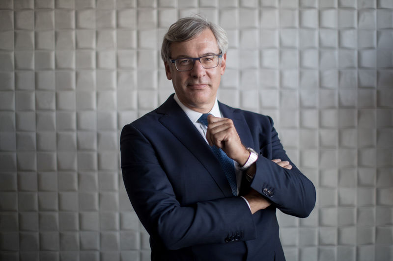 © Reuters. FILE PHOTO:  Royal Bank of Canada CEO David McKay poses for a portrait at the Thomson Reuters office