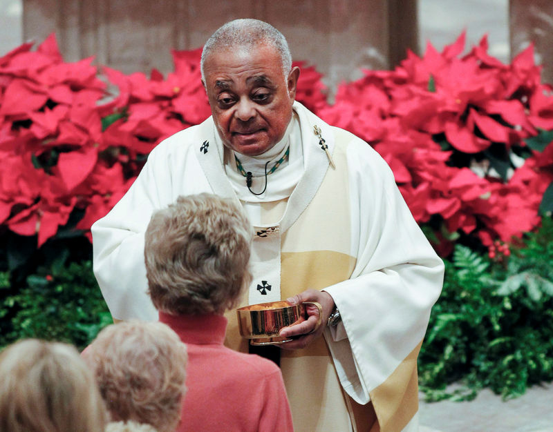 © Reuters. Arcebispo Wilton Gregory durante missa em Atlanta