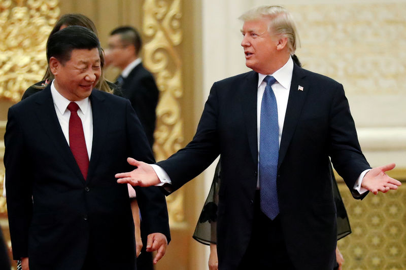 © Reuters. FILE PHOTO:  U.S. President Trump and China's President Xi Jinping arrive for a state dinner at the Great Hall of the People in Beijing