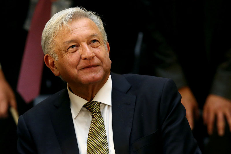 © Reuters. FILE PHOTO: Mexico's President Andres Manuel Lopez Obrador looks on during a meeting with industry bosses and members of his cabinet to discuss the new administration's policy on the minimum wage at National Palace in Mexico City