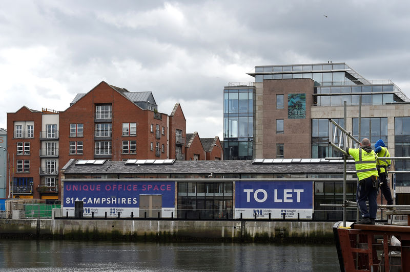 © Reuters. FILE PHOTO:A sign for office space available to let is seen in the Irish Financial Services Centre in Dublin