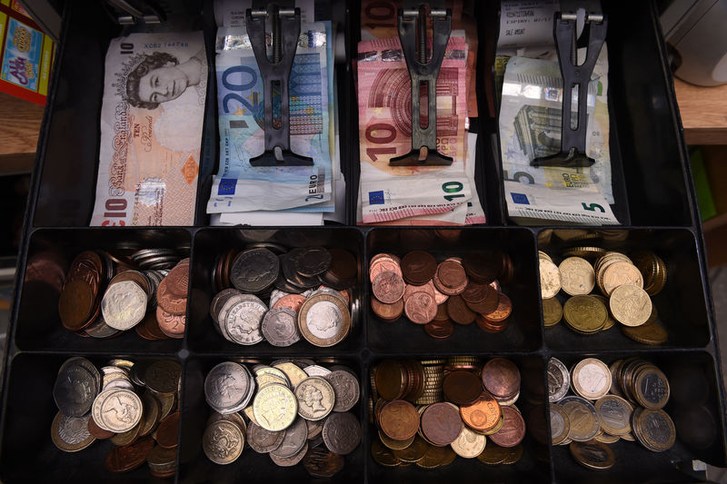 © Reuters. FILE PHOTO: A shop cash register is seen with both Sterling and Euro currency in the till at the border town of Pettigo