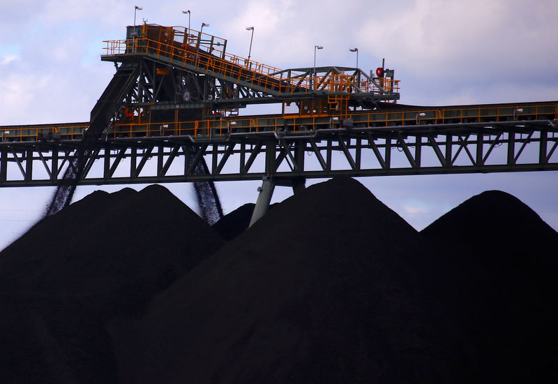 © Reuters. Coal is unloaded onto large piles at the Ulan Coal mines near the central New South Wales rural town of Mudgee