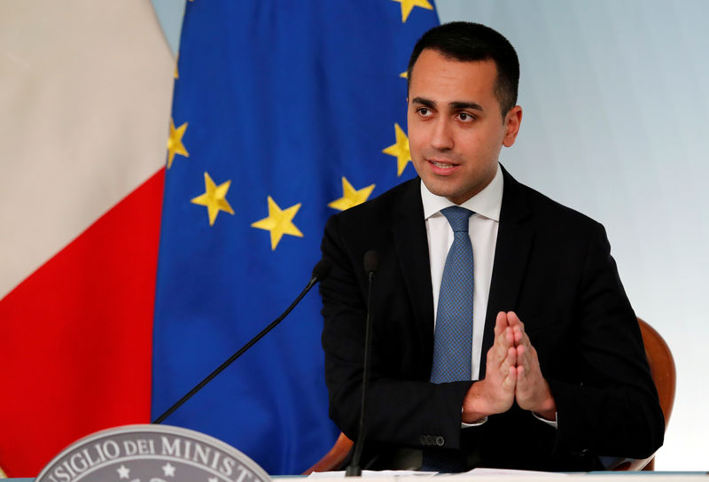 © Reuters. FILE PHOTO: Italian Deputy Prime Minister Luigi di Maio holds a news conference in Rome