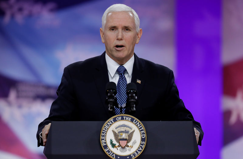 © Reuters. U.S. Vice President Pence speaks at the CPAC annual meeting at National Harbor, Maryland near Washington