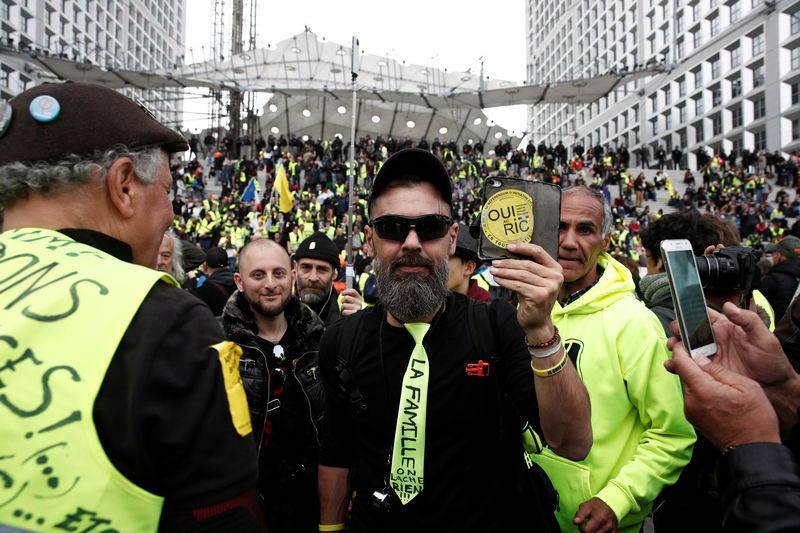 © Reuters. Jerome Rodrigues, um dos líderes do movimento das jaquetas amarelas, participa de manifestação neste sábado