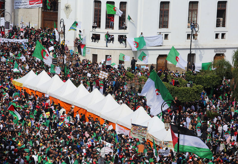 © Reuters. وكالة: البرلمان يستعد لانتخاب رئيس مؤقت للجزائر يوم الثلاثاء