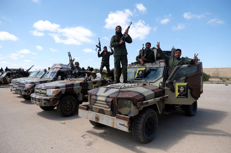© Reuters. قوات شرق ليبيا تنفذ ضربة جوية على طرابلس والأمم المتحدة تدعو إلى هدنة