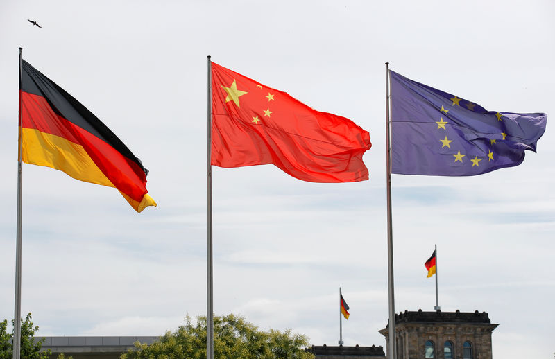 © Reuters. German, Chinese and EU flags flutter during the visit of Chinese Prime Minister Li Keqiang at the chancellery in Berlin