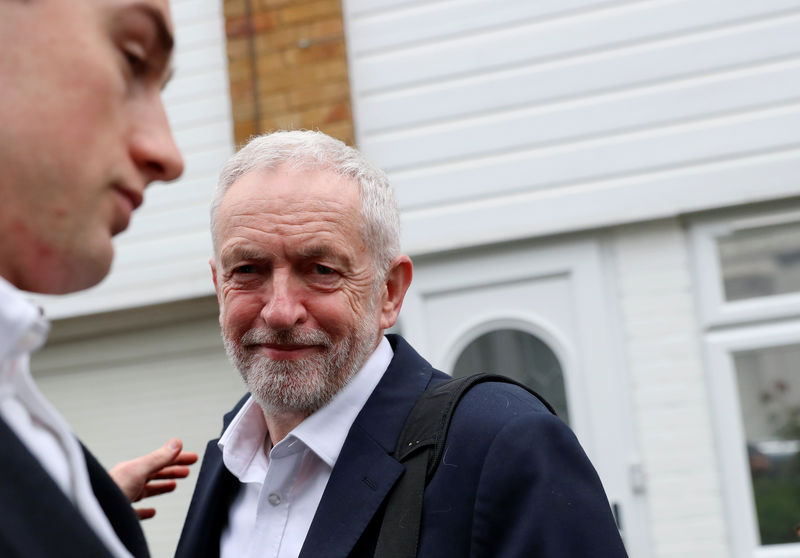 © Reuters. FOTO DE ARCHIVO: El líder del Partido Laborista, Jeremy Corbyn, en Londres