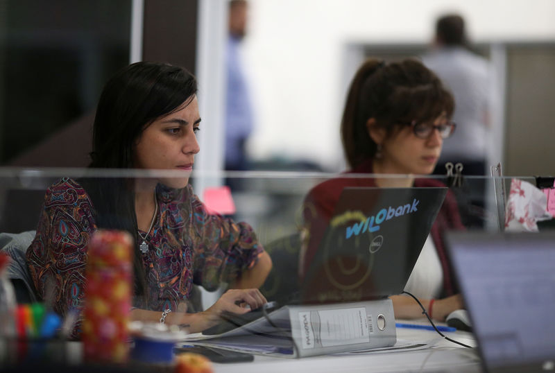 © Reuters. Employees work at the Wilobank offices, in Buenos Aires