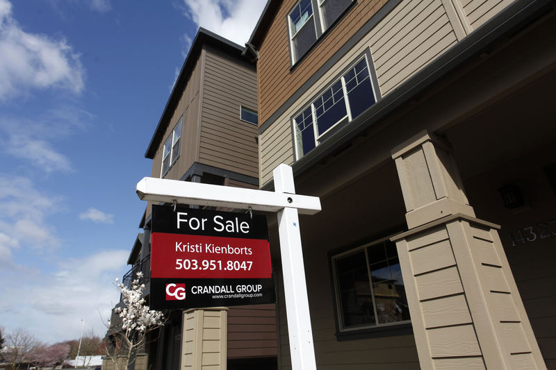 © Reuters. FILE PHOTO:  Homes are seen for sale in the southwest area of Portland