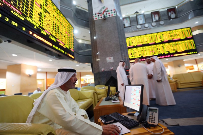 © Reuters. صعود معظم أسواق الأسهم الخليجية ودبي تقود المكاسب