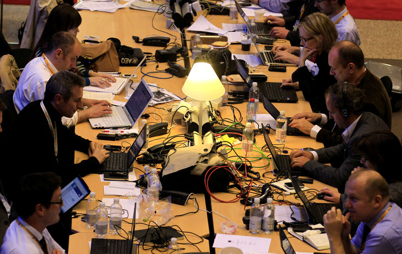© Reuters. FILE PHOTO: Journalists work in the main media hall at the European Union summit in Brussels
