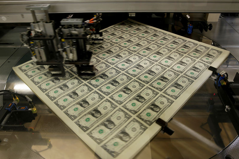 © Reuters. FILE PHOTO: United States one dollar bills get rotated before being cut into individual pieces during production at the Bureau of Engraving and Printing in Washington