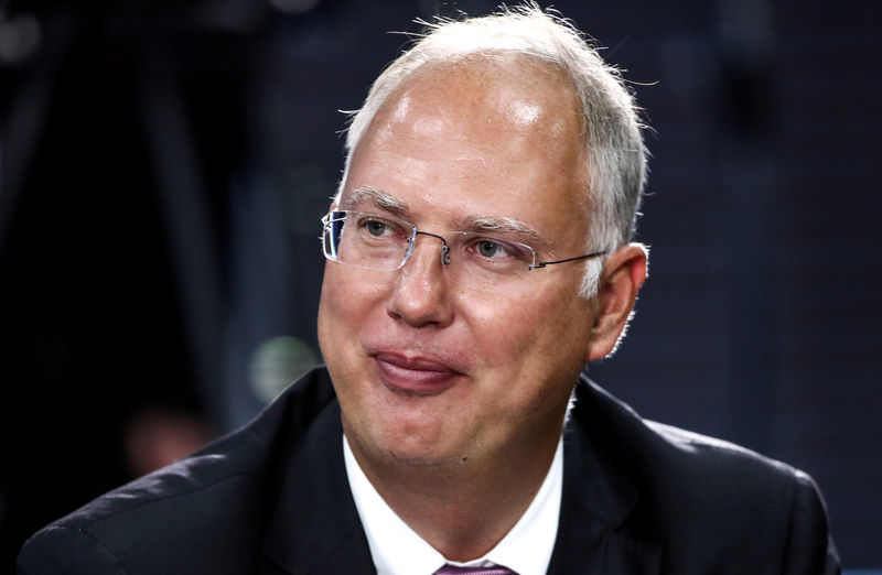 © Reuters. FILE PHOTO: Russian Direct Investment Fund CEO Dmitriev waits before a meeting of Russian President Putin with representatives of the foreign business community on the sidelines of the Eastern Economic Forum in Vladivostok