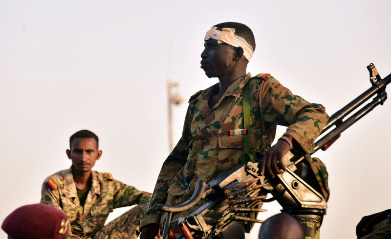 © Reuters. بث مباشر: سماع دوي إطلاق نار كثيف عند موقع احتجاج بالعاصمة السودانية