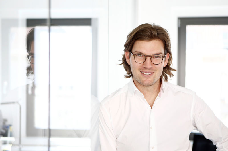 © Reuters. Valentin Stalf, Founder and CEO of the Fintech N26 (Number26), poses for a portrait in Berlin