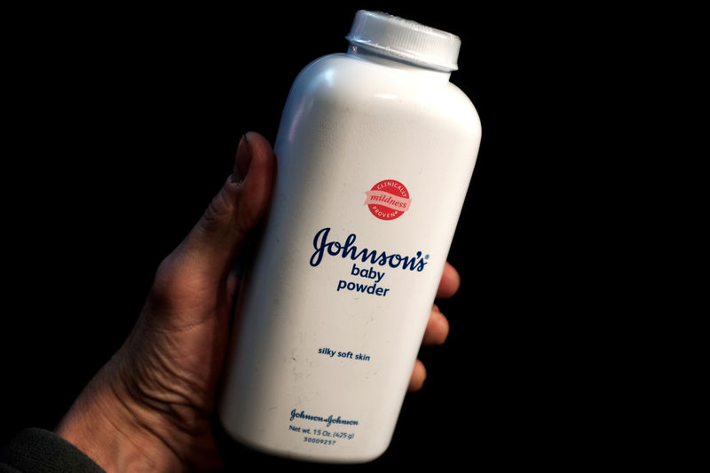 © Reuters. FILE PHOTO:    A bottle of Johnson and Johnson Baby Powder is seen in a photo illustration taken in New York