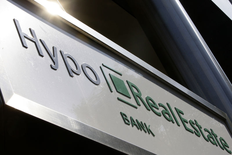 © Reuters. The logo of German lender Hypo Real Estate bank is pictured in Berlin