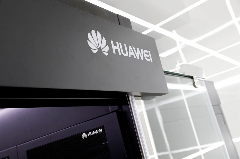 © Reuters. FILE PHOTO: Logos of Huawei are seen on a device at its showroom in Shenzhen, Guangdong province