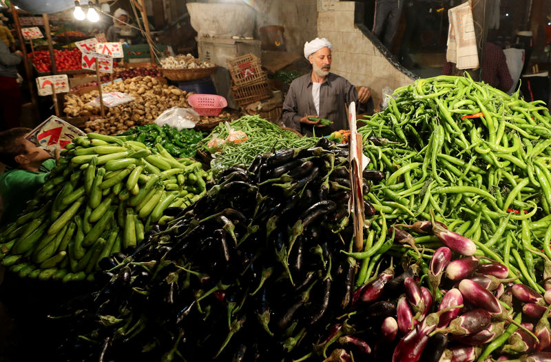 © Reuters. انخفاض تضخم أسعار المستهلكين بالمدن المصرية إلى 14.2% في مارس