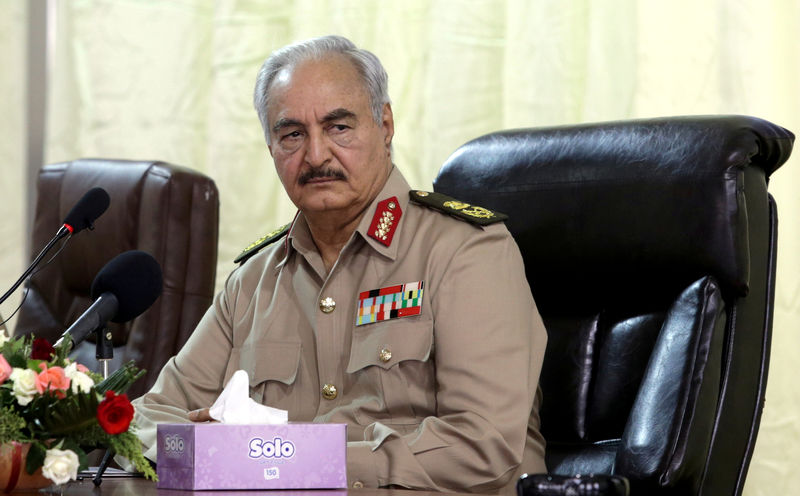 © Reuters. FILE PHOTO: Libya's eastern-based commander Khalifa Haftar attends General Security conference, in Benghazi